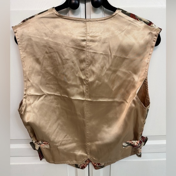 Vintage Izod Floral Patterned Vest with buckle detail. Size M 90s cottagecore - Picture 6 of 6